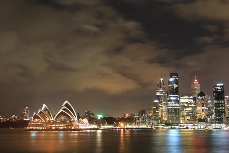 Сидней сити. Сидней Ламб. Sydney City Skyline. Ночной город Сидней горизонтальный. Montana Sydney City.